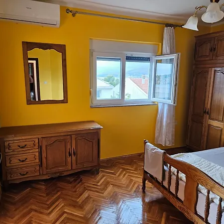 End Of The Road ,lemon & Orange Apartment *